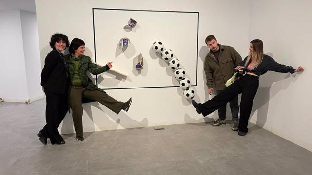 Imagen de los creadores de la muestra.