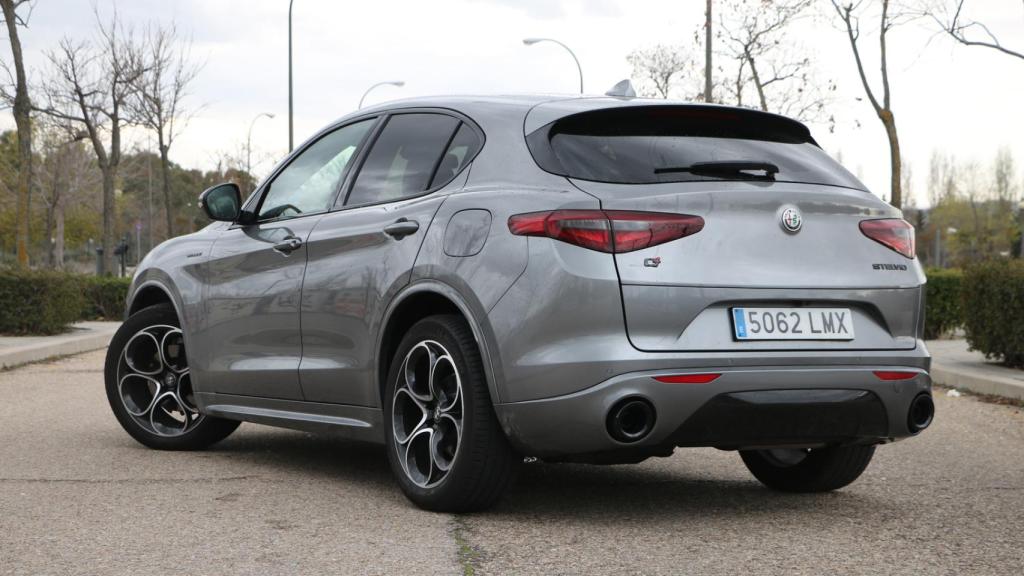 El Alfa Romeo Stelvio se caracteriza por su diseño atractivo.