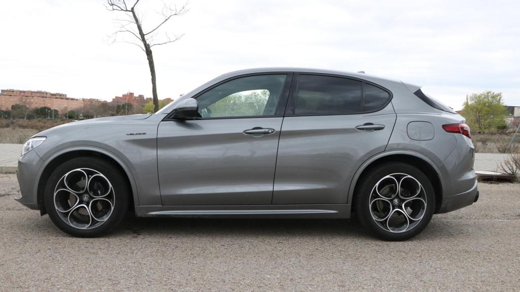 El Alfa Romeo Stelvio compite contra rivales como el Audi Q5, BMW X3, MErcedes GLC y Volvo XC60, entre otros.
