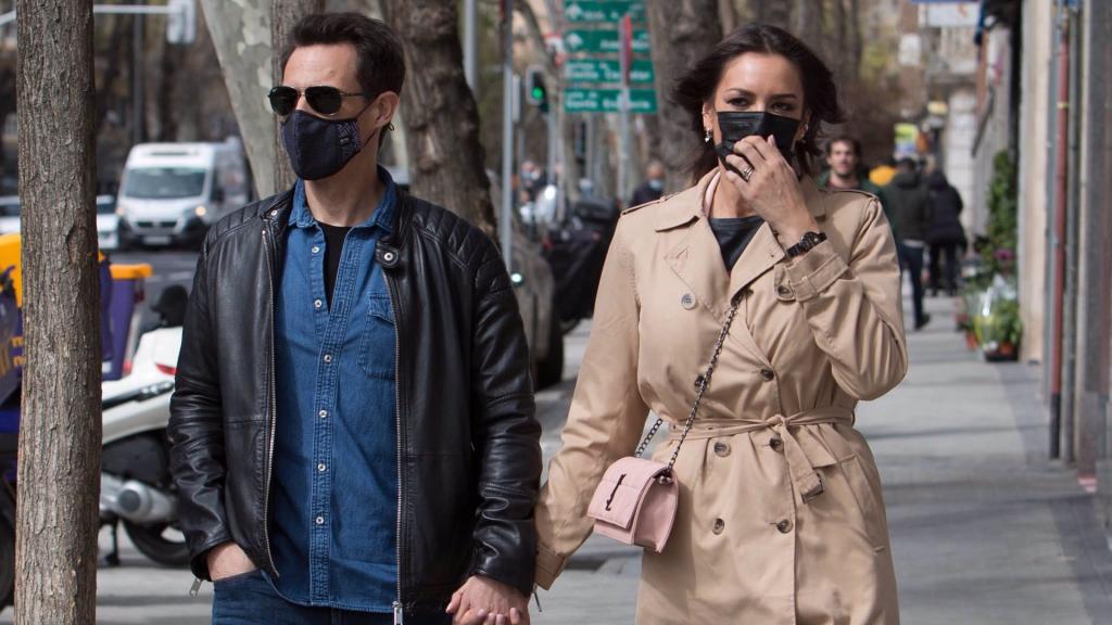 Otra imagen del paseo de la pareja por Madrid
