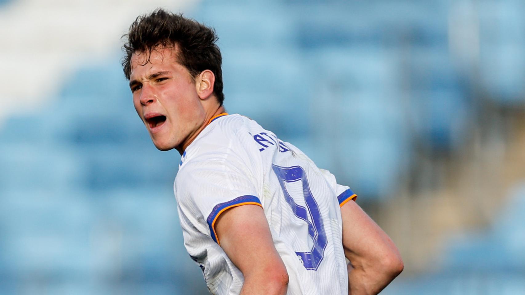 Juanmi Latasa, celebrando un gol con el Castilla