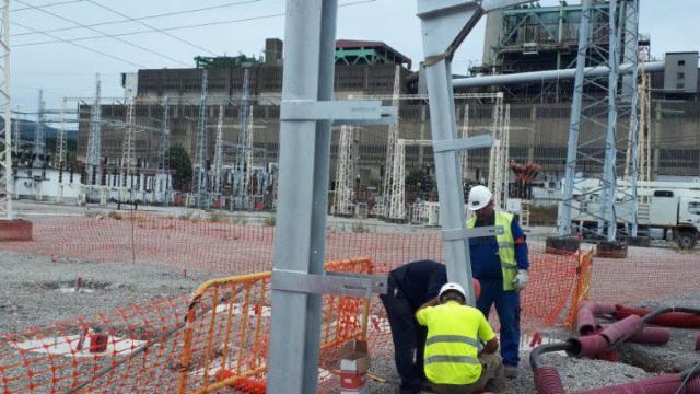 Operarios de Endesa trabajando en Compostilla II.