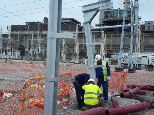 Operarios de Endesa trabajando en Compostilla II.
