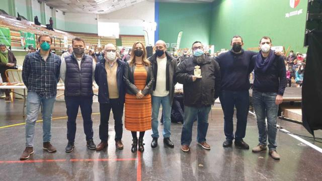 Virginia Barcones en su visita a la Feria del Chorizo de Covaleda