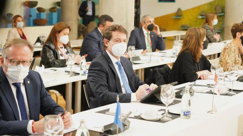 Mañueco celebra el “punto de encuentro” alcanzado en la Conferencia de La Palma, pero esperaba “más”