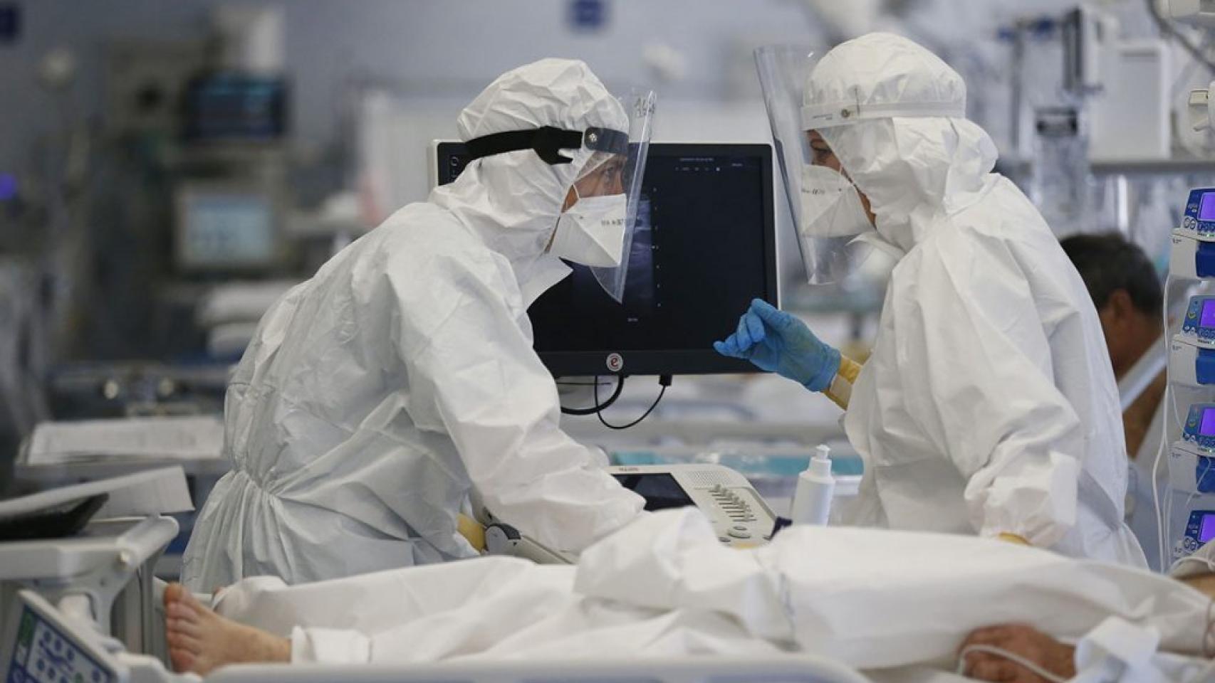 Imagen de archivo de sanitarios durante la pandemia de coronavirus.