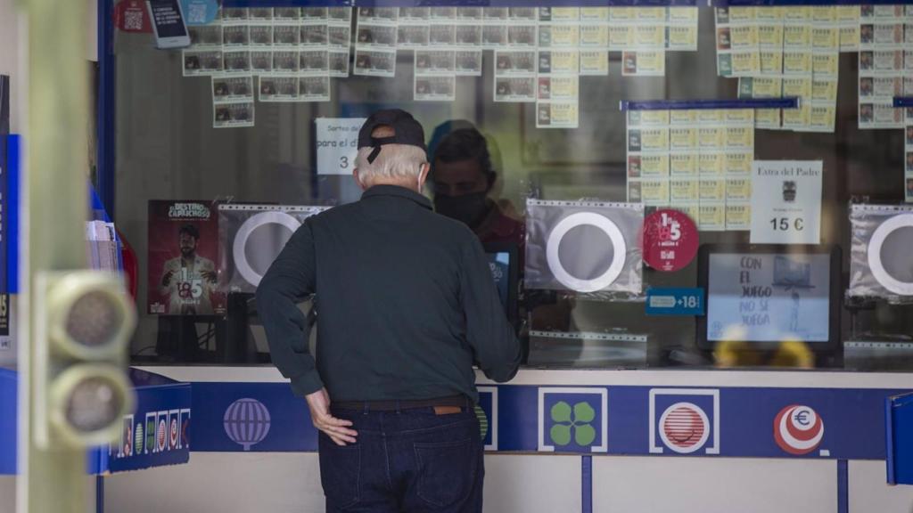 Imagen de una administración de lotería de Málaga.