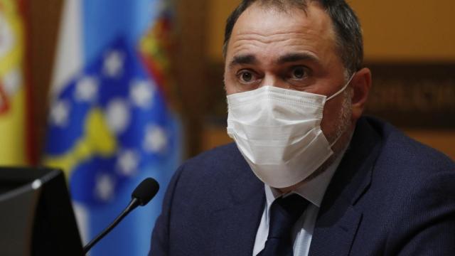 El conselleiro de Sanidade, Julio García Comesaña, en rueda de prensa.