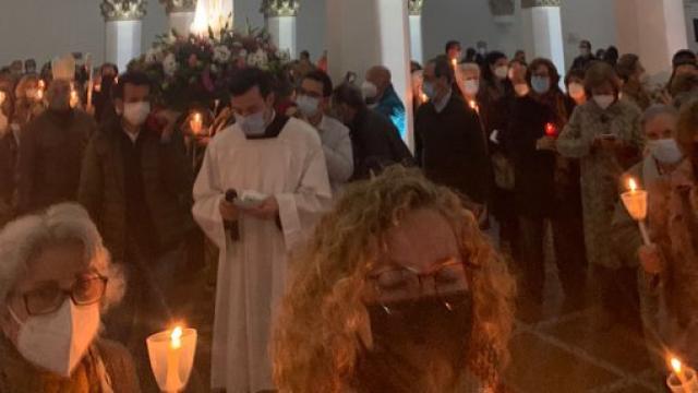 Centenares de personas asisten en Toledo a una vigilia por la paz en Ucrania. Foto: Arzobispado de Toledo