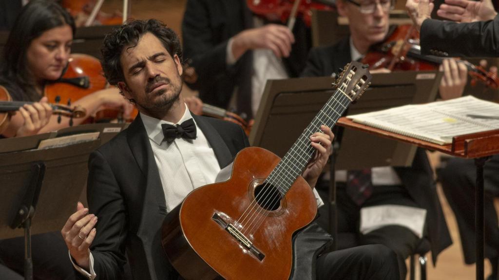 Pablo Sáinz Villegas en pleno concierto