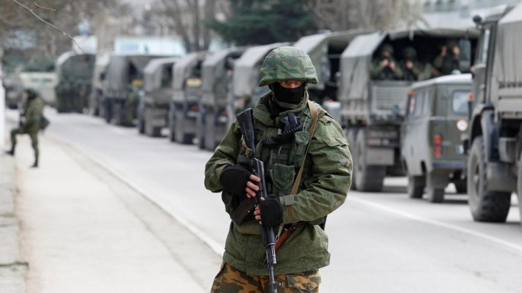 Un soldado ruso en Balaclava (Crimea) en 2014.