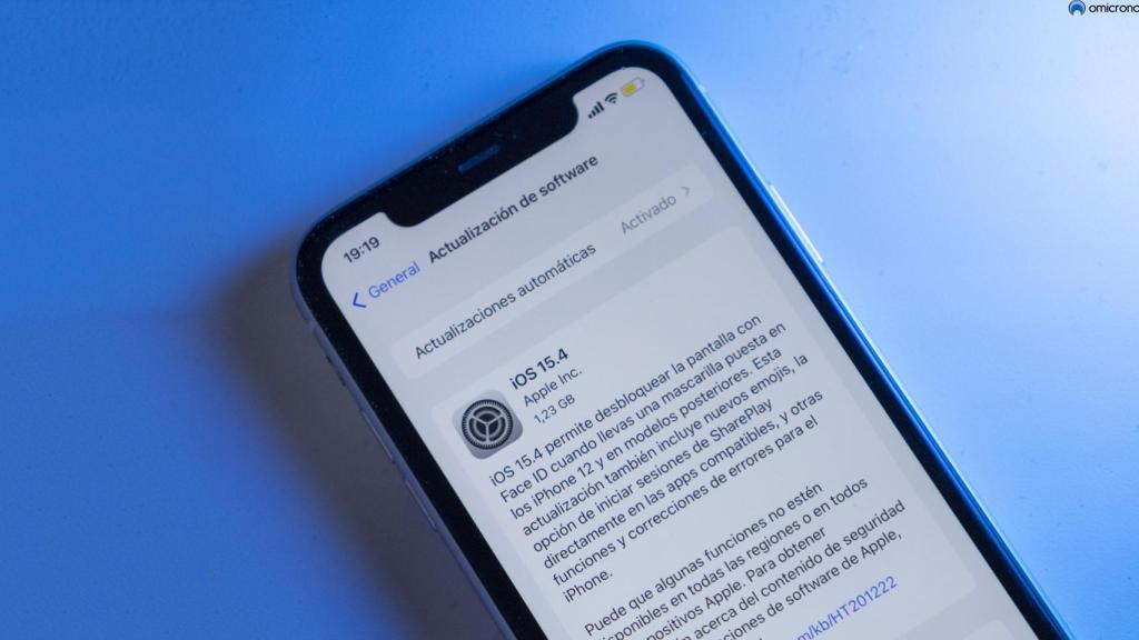 iOS 15.4 en un iPhone 11.