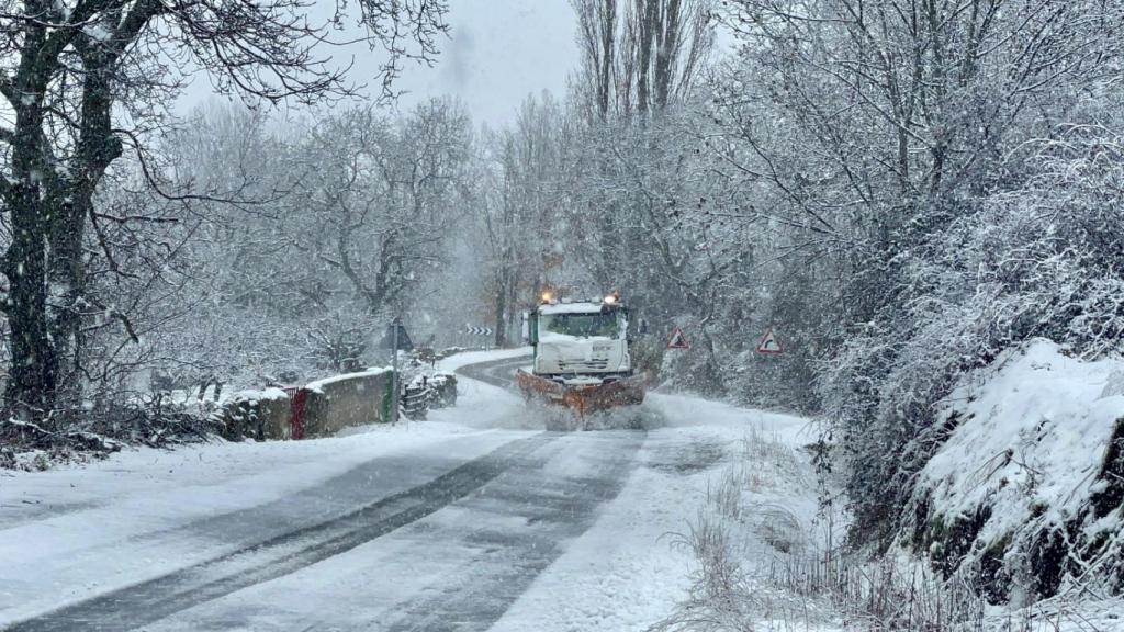 Quitanieves en la provincia de Ávila en imagen de archivo.