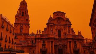 Por qué el cielo se ha vuelto naranja en Murcia: el extraordinario fenómeno que hay detrás
