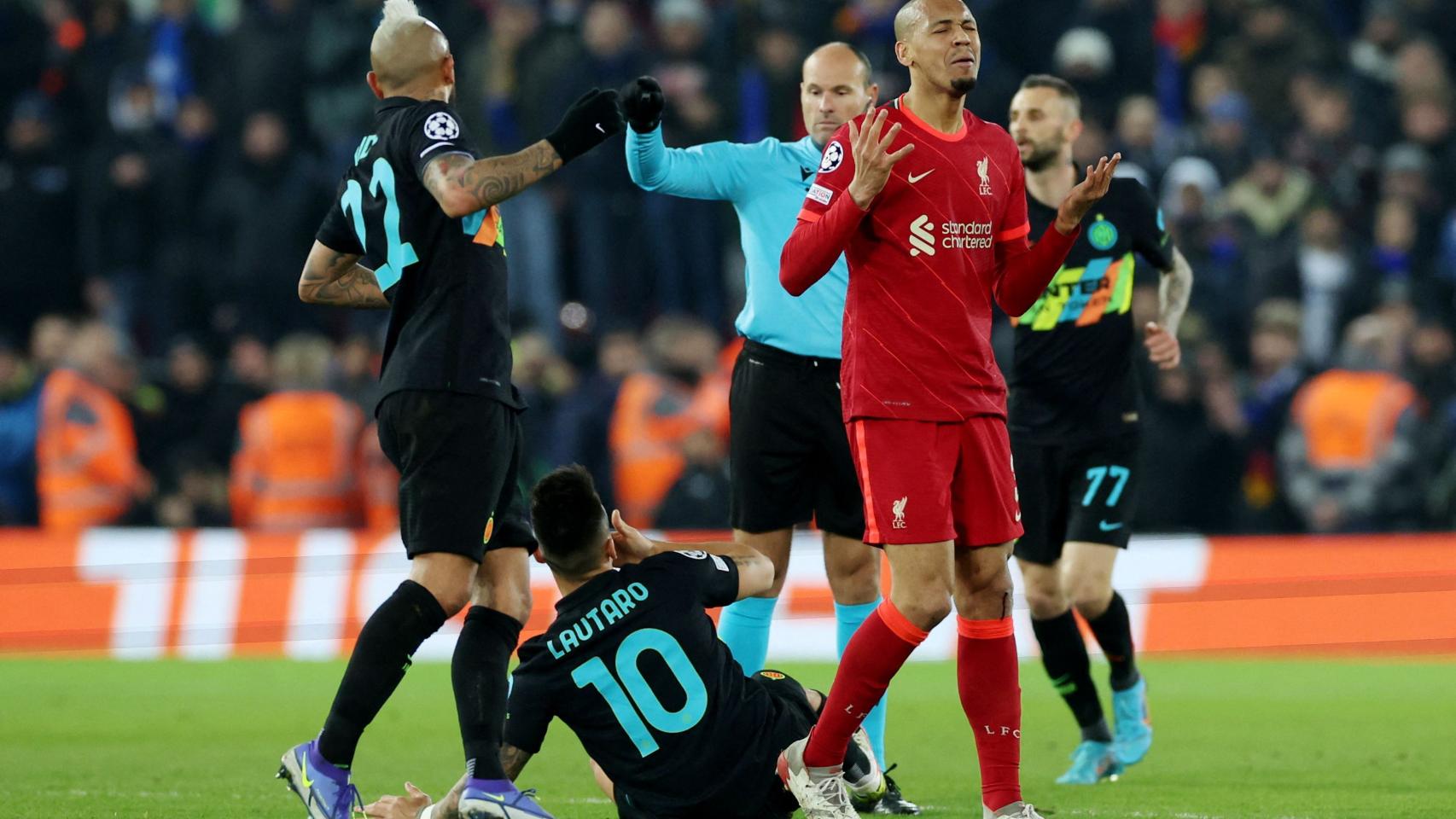 Fabinho, durante un partido del Liverpool