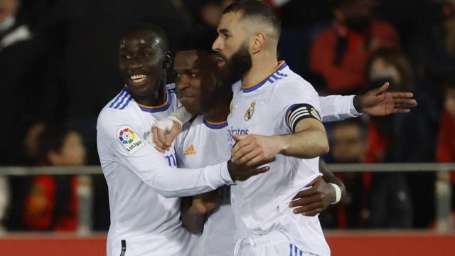 Karim Benzema celebra su gol al Mallorca