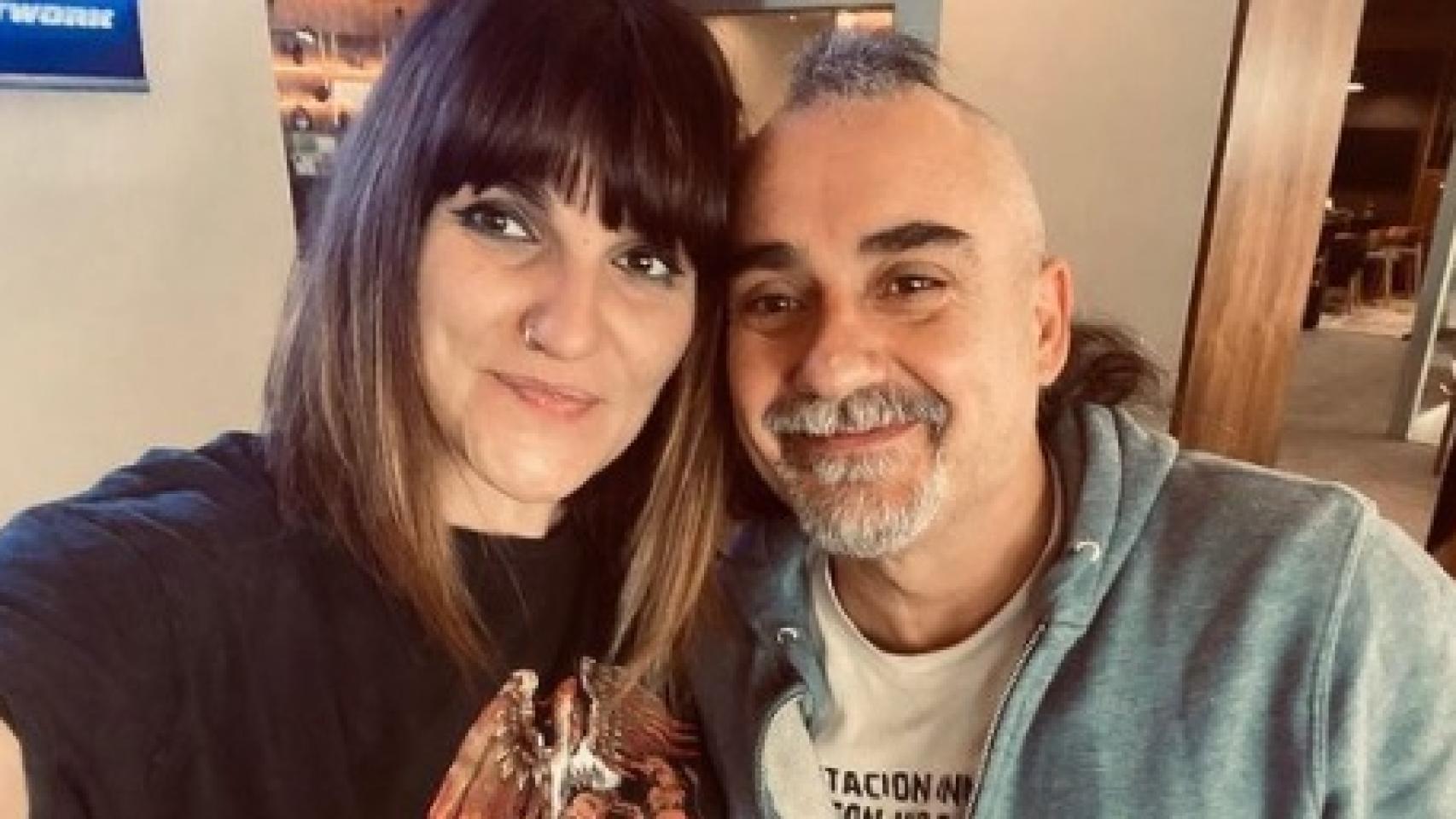 María Rozalén junto a Roberto Gañán, cantante de Ska-P