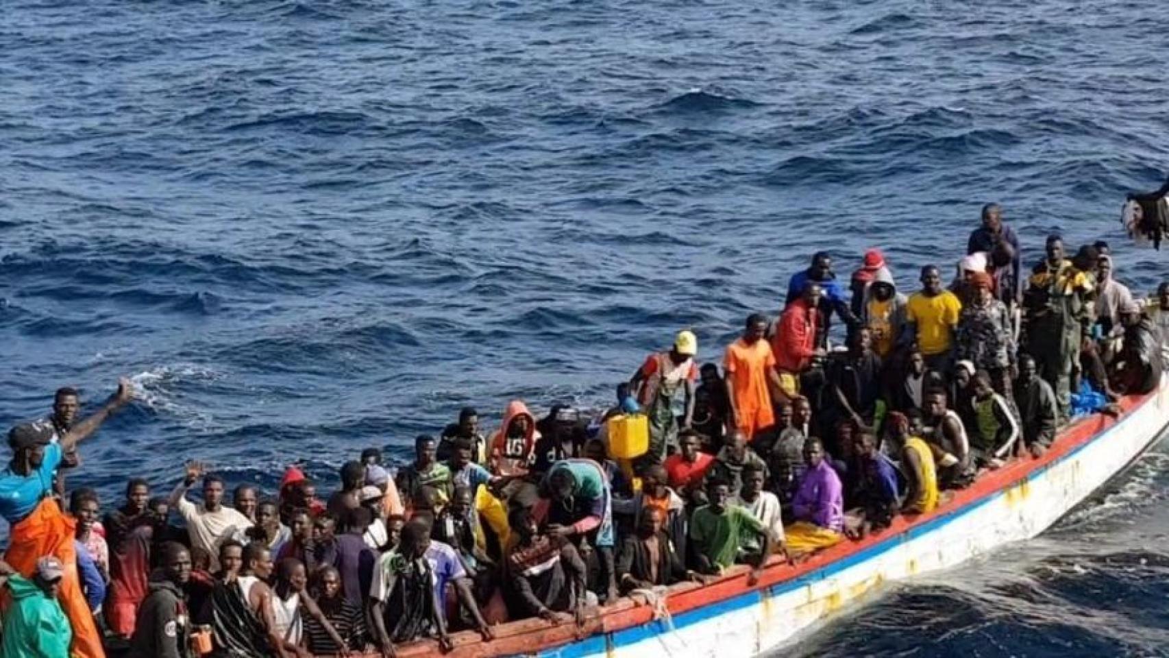 Imagen de archivo de una patera rumbo a España desde Marruecos. EP