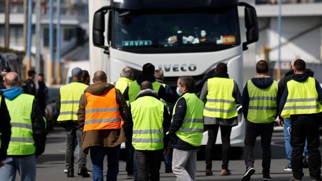 Una escena registrada en un polígono industrial durante la jornada del lunes.
