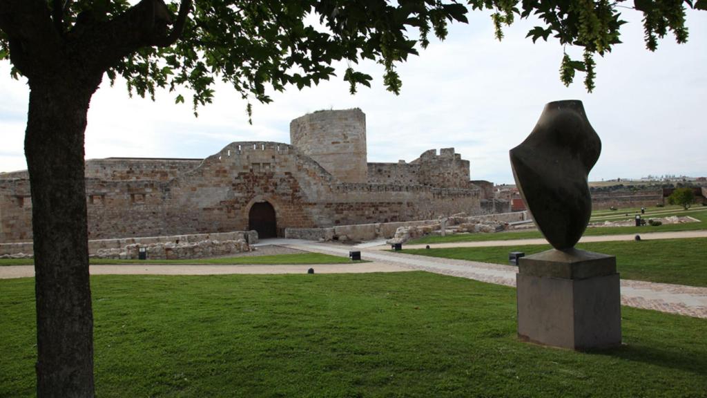 Zamora fue sitiada por las tropas castellanas de Sancho II durante siete meses y seis días, de ahí lo de “No se ganó Zamora en una hora”.