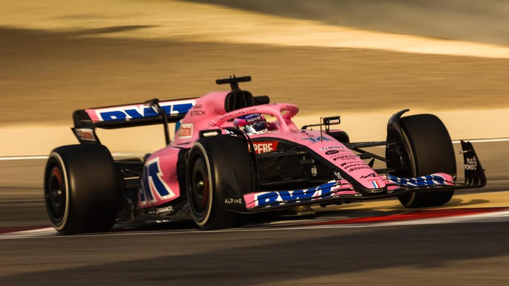 Fernando Alonso durante la pretemporada en Bahréin 2022