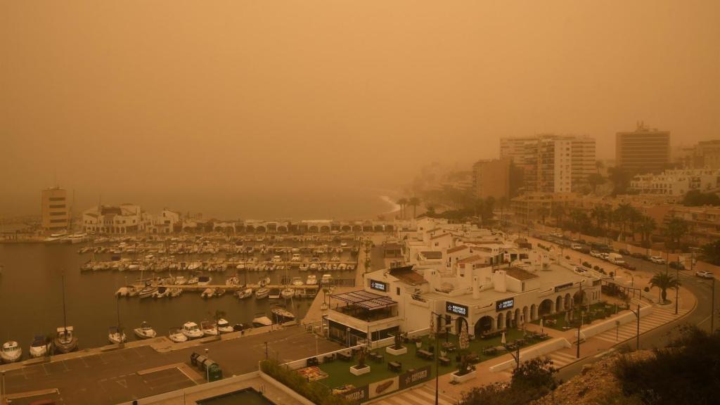 Una 'lluvia de sangre' irrumpe en España: qué relación tiene la calima con el cambio climático