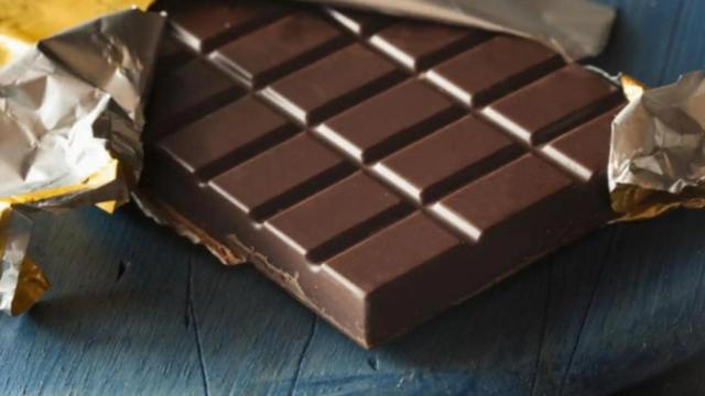 Una tableta de chocolate.