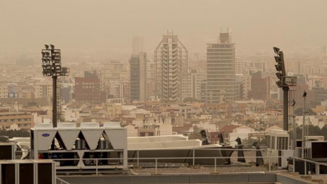 La ciudad de Murcia bajo la calima.