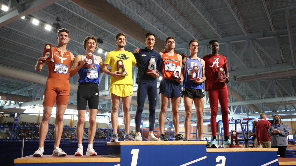 Mario García Romo en el podio de los nacionales de NCAA
