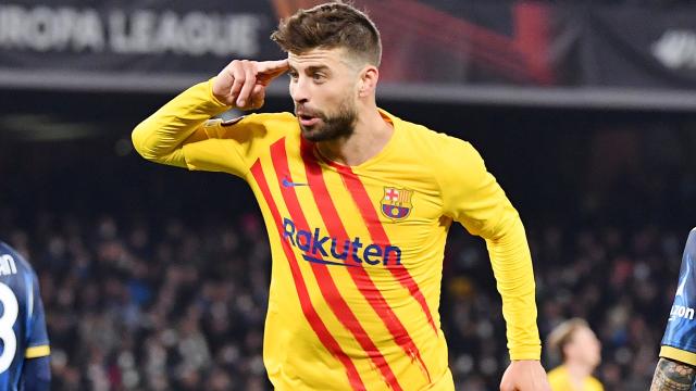 Gerard Piqué celebra un gol con el Barcelona en la temporada 2021/2022