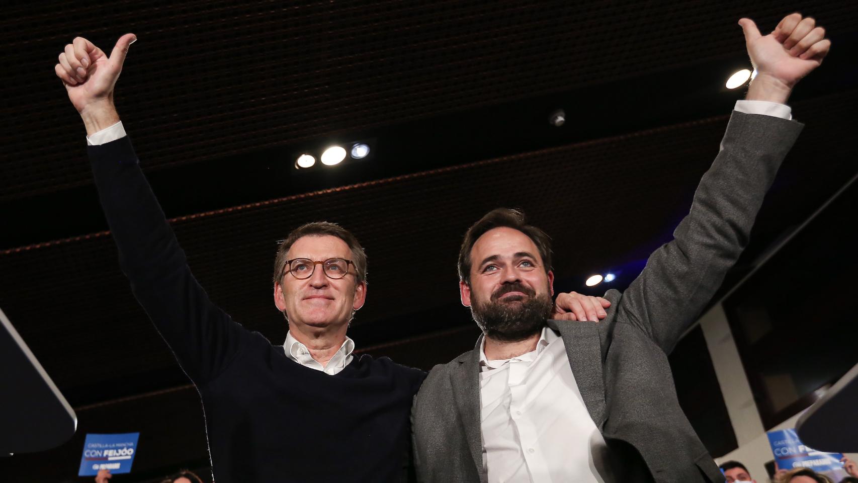 Alberto Núñez Feijóo, a la derecha, y Paco Núñez, a la izquierda, este martes en Toledo