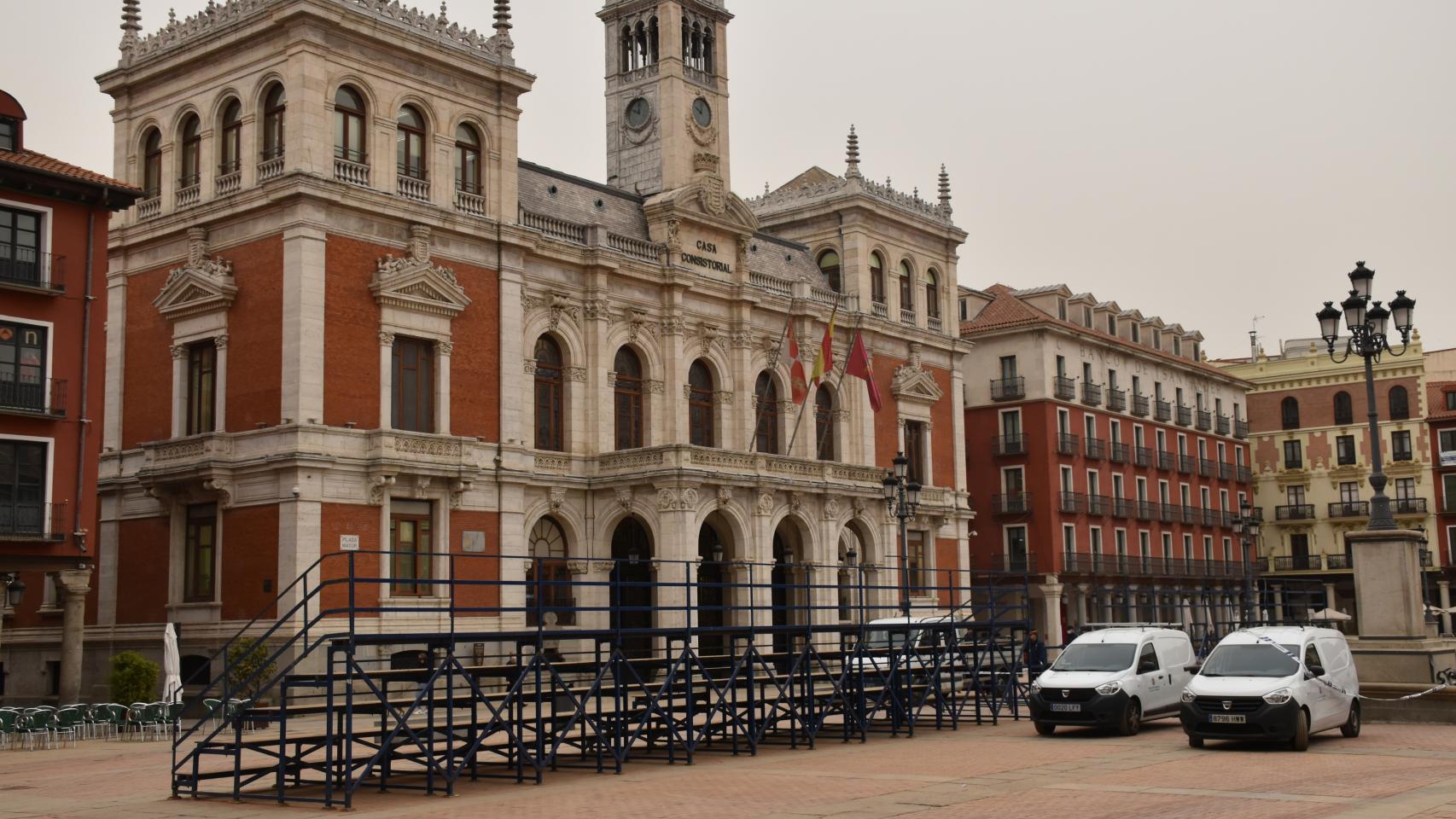 Montaje del andamiaje de la Plaza Mayor de Valladolid