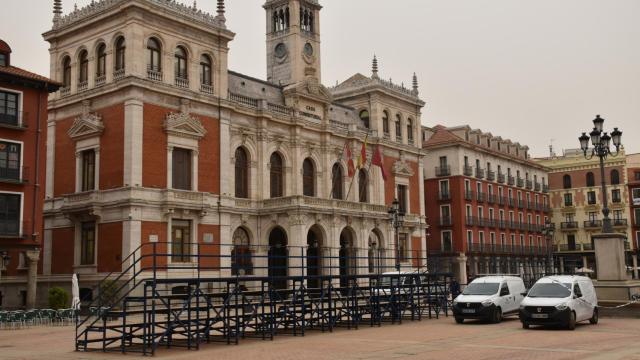 Montaje del andamiaje de la Plaza Mayor de Valladolid