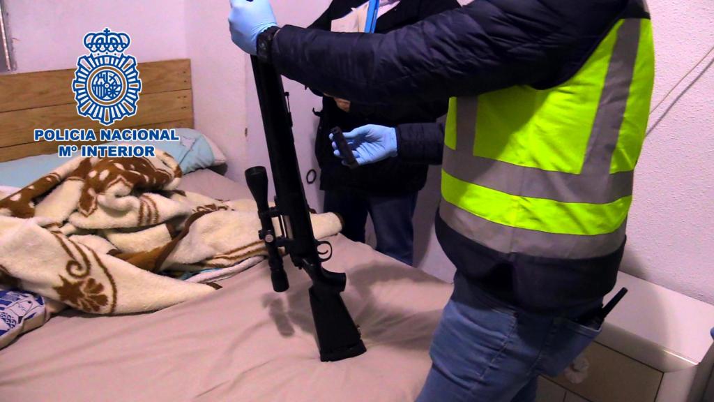 Armas intervenidas en los registros.