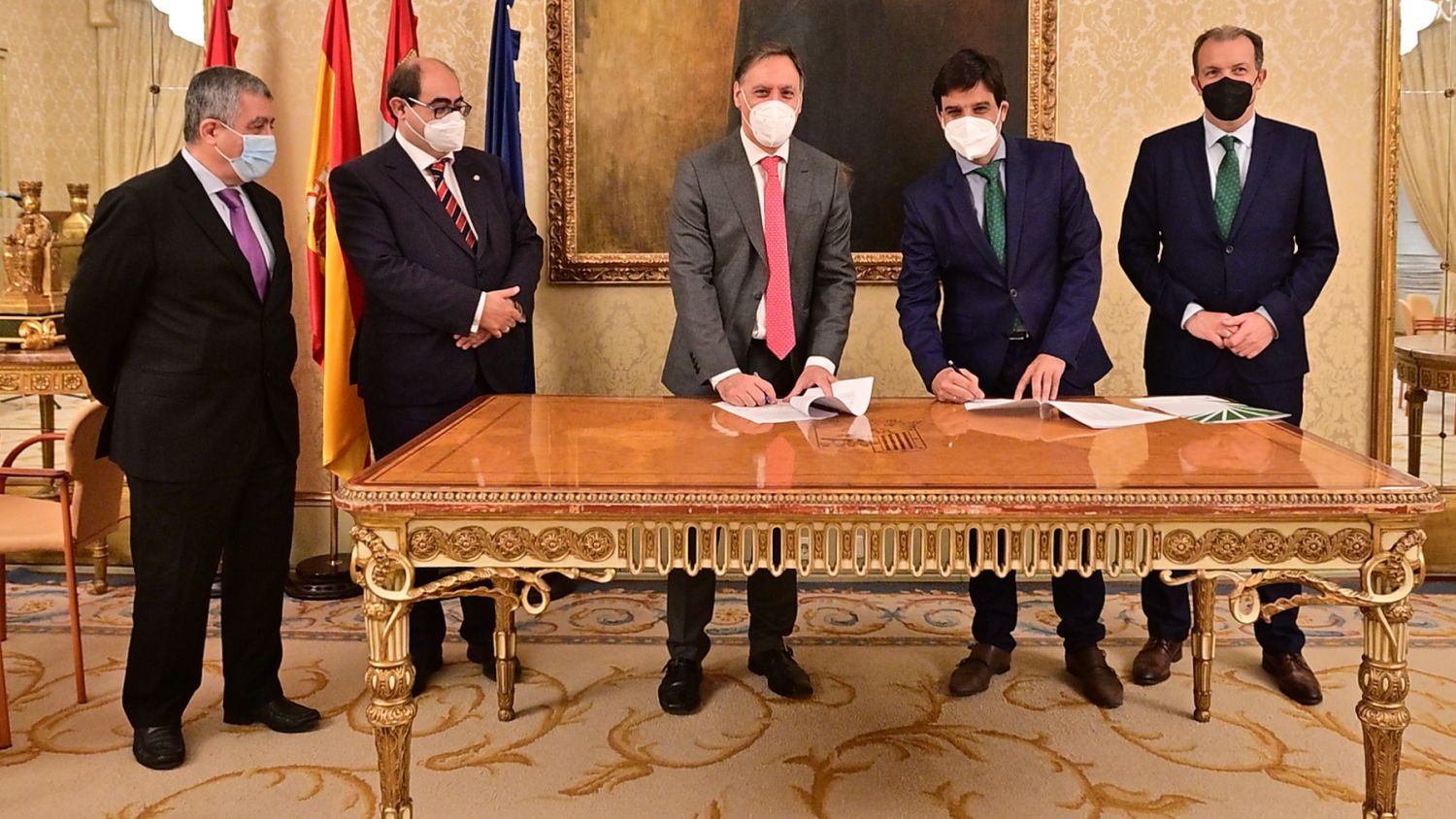 Firma del acuerdo entre el Ayuntamiento de Salamanca y Unicaja para pagor por Bizum