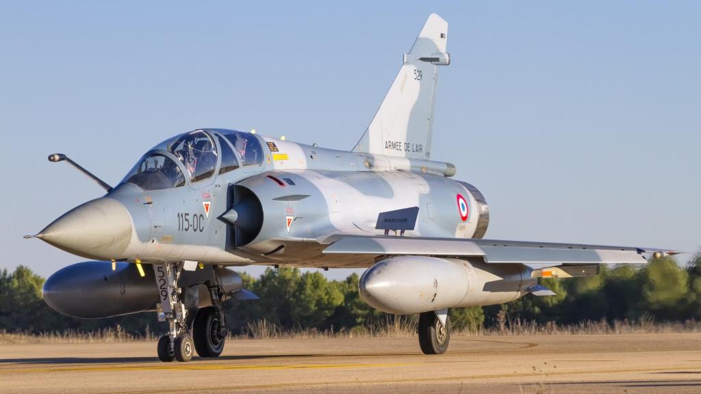 El caza francés Dassault Mirage, en la plataforma de Albacete.