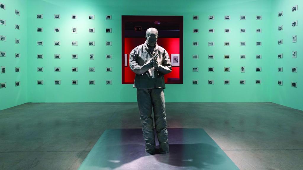 Juan Muñoz: 'Chino frotándose las manos', 1995