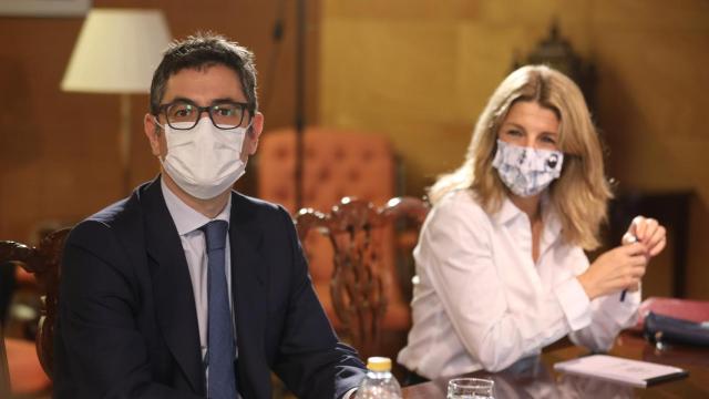 El Gobierno promete que bajará el precio de la luz, el gas y la gasolina con o sin Europa