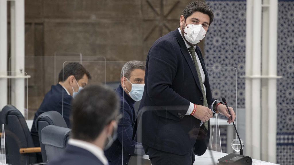 El presidente de Murcia, Fernando López Miras, este miércoles, respondiendo a preguntas en el Pleno de la Asamblea Regional.