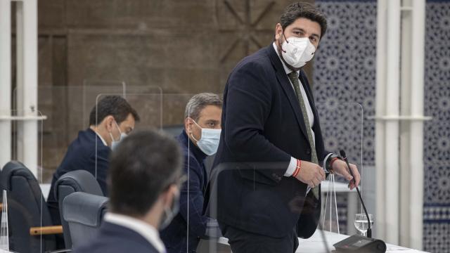 El presidente de Murcia, Fernando López Miras, este miércoles, respondiendo a preguntas en el Pleno de la Asamblea Regional.
