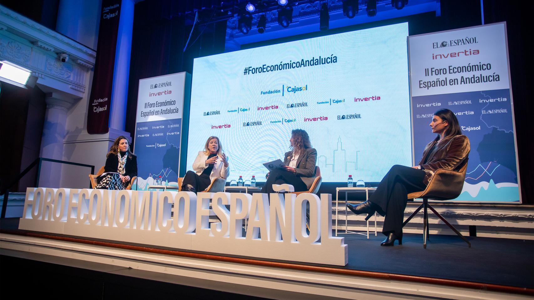 Participantes en la mesa sobre el papel de la mujer empresaria.