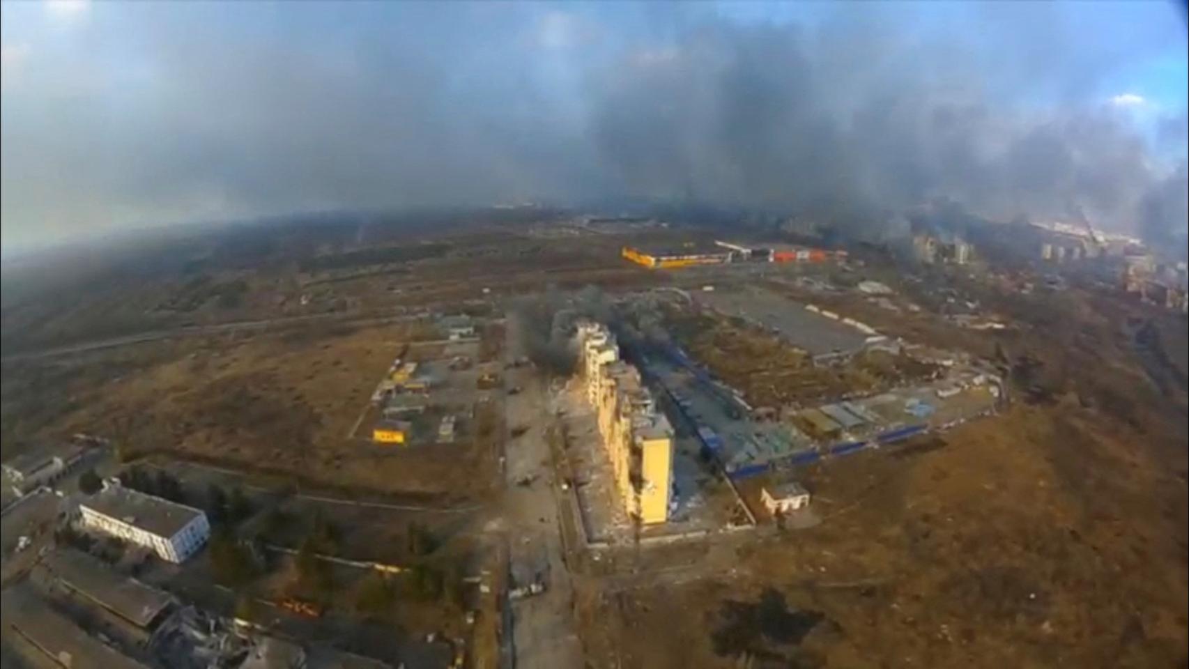 Imagen aérea de los bombardeos sobre la ciudad de Mariúpol tomada por un dron el pasado 14 de marzo.