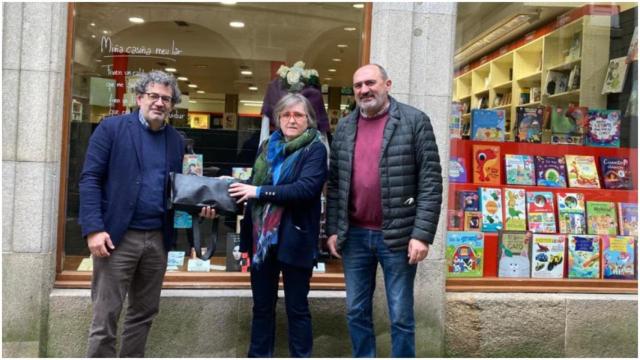 La entrega del premio a la Librería San Pablo.