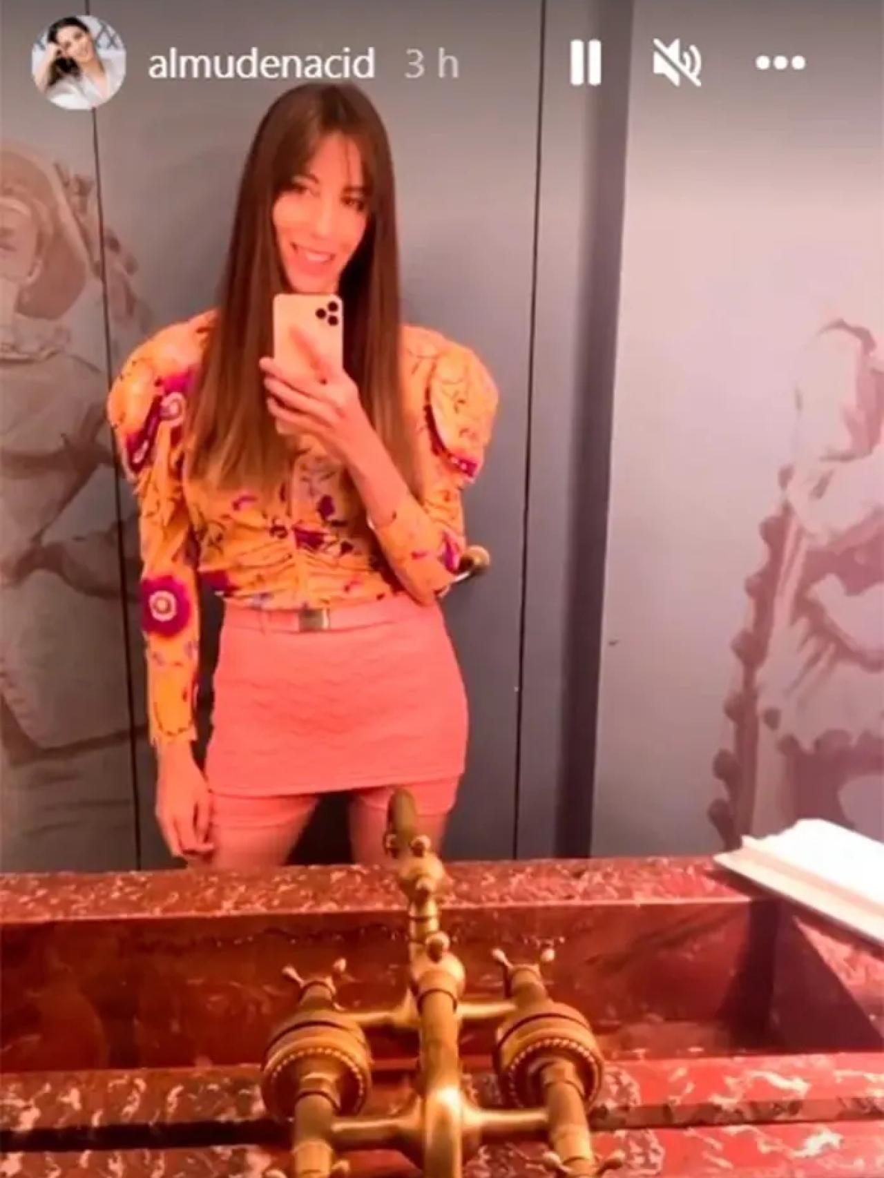 Almudena Cid ha estrenado unos pantalones de Prada de la nueva colección.