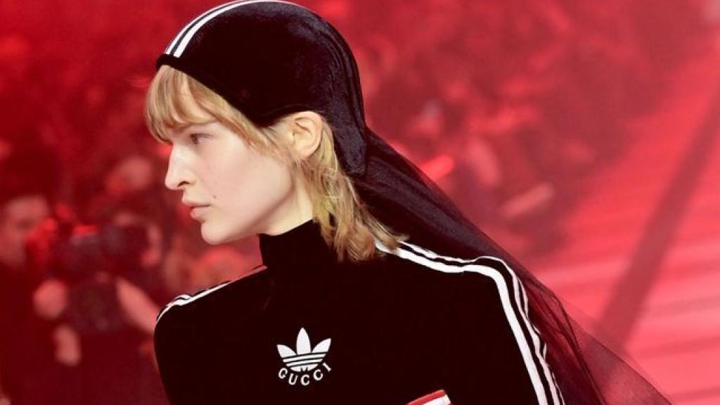 Modelo de Gucci con su 'look' desenfadado y salvaje.