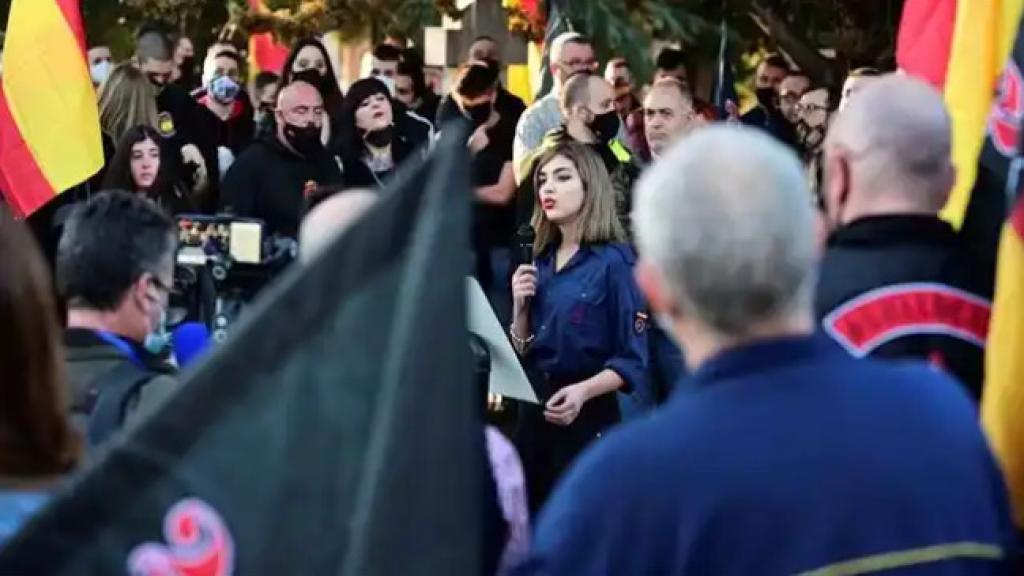 Isabel Medina pronunciando un discurso antisemita en febrero de 2021.