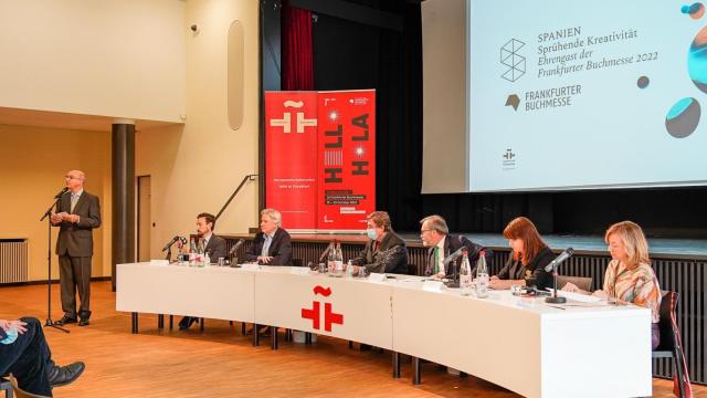 Rueda de prensa en la que España ha avanzado algunas actividades de su programa cultural como país invitado de honor en la Feria del Libro de Fráncfort, este jueves en la sede del Instituto Cervantes en la ciudad alemana.