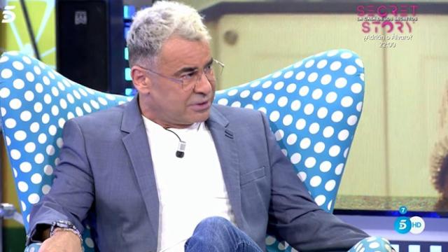 Jorge Javier defiende a 'Sálvame' a capa y espada en directo.