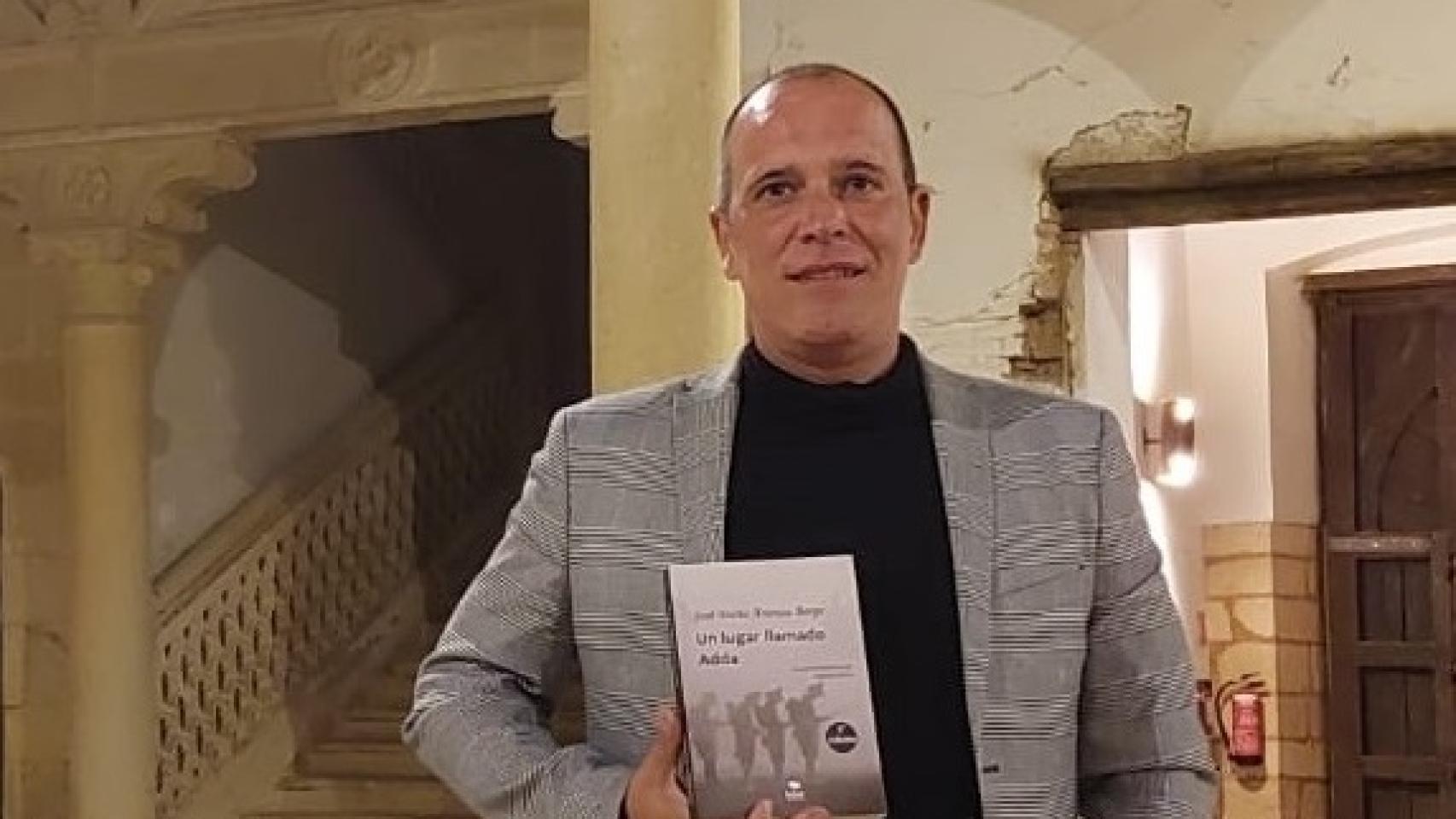 José María Atienza con la novela