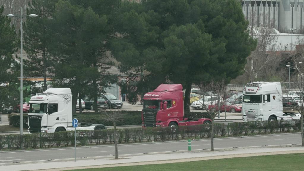 Una protesta de camioneros colapsa el tráfico en varios puntos de Valladolid.